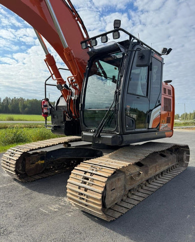 HitachiZX225USLC-7 + Engcon - Telakaivukone: kuva HitachiZX225USLC-7 + Engcon - Telakaivukone HitachiZX225USLC-7 + Engcon - Telakaivukone: kuva HitachiZX225USLC-7 + Engcon - Telakaivukone
