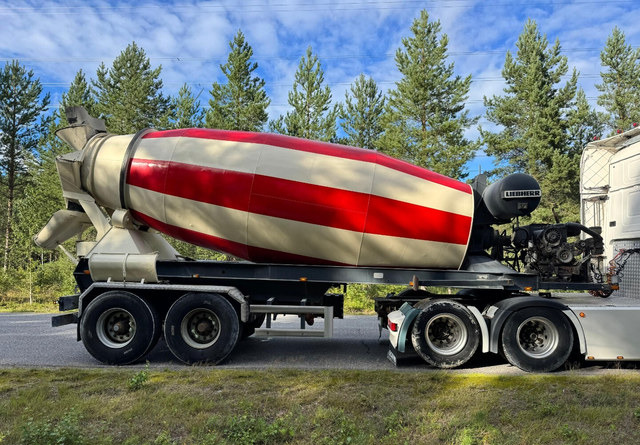Liebherr12m3 - Betonin kuljetus puoliperävaunu: kuva Liebherr12m3 - Betonin kuljetus puoliperävaunu Liebherr12m3 - Betonin kuljetus puoliperävaunu: kuva Liebherr12m3 - Betonin kuljetus puoliperävaunu