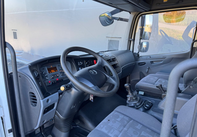 Umpikori kuorma-auto Mercedes-BenzAtego kaappi + perälauta: kuva Umpikori kuorma-auto Mercedes-BenzAtego kaappi + perälauta Umpikori kuorma-auto Mercedes-BenzAtego kaappi + perälauta: kuva Umpikori kuorma-auto Mercedes-BenzAtego kaappi + perälauta