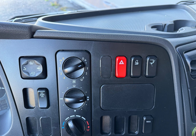 Umpikori kuorma-auto Mercedes-BenzAtego kaappi + perälauta: kuva Umpikori kuorma-auto Mercedes-BenzAtego kaappi + perälauta Umpikori kuorma-auto Mercedes-BenzAtego kaappi + perälauta: kuva Umpikori kuorma-auto Mercedes-BenzAtego kaappi + perälauta