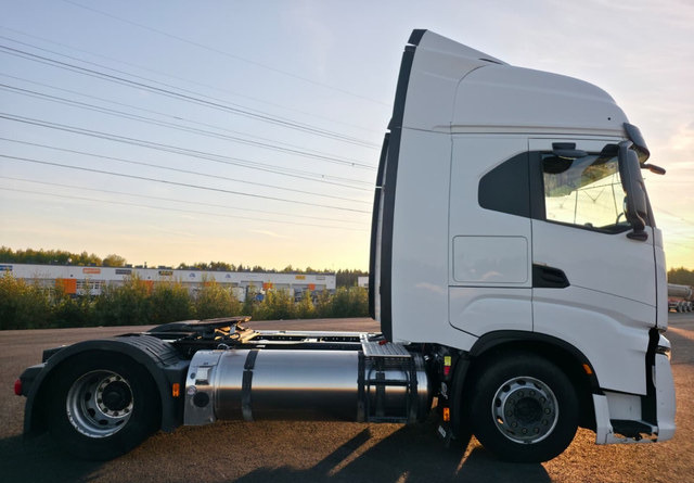 IvecoS-Way 460 4x2 LNG / LBG - Vetopöytäauto: kuva IvecoS-Way 460 4x2 LNG / LBG - Vetopöytäauto IvecoS-Way 460 4x2 LNG / LBG - Vetopöytäauto: kuva IvecoS-Way 460 4x2 LNG / LBG - Vetopöytäauto