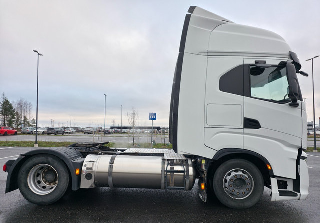 IvecoS-Way 460 4x2 LNG / LBG - Vetopöytäauto: kuva IvecoS-Way 460 4x2 LNG / LBG - Vetopöytäauto IvecoS-Way 460 4x2 LNG / LBG - Vetopöytäauto: kuva IvecoS-Way 460 4x2 LNG / LBG - Vetopöytäauto