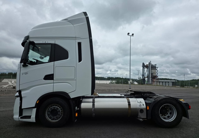 IvecoS-Way 460 4x2 LNG / LBG - Vetopöytäauto: kuva IvecoS-Way 460 4x2 LNG / LBG - Vetopöytäauto IvecoS-Way 460 4x2 LNG / LBG - Vetopöytäauto: kuva IvecoS-Way 460 4x2 LNG / LBG - Vetopöytäauto