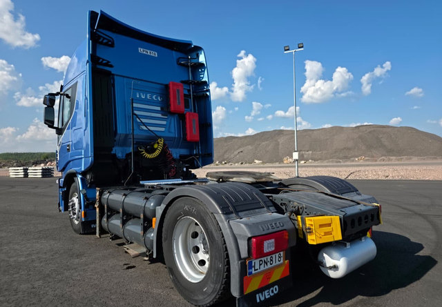 IvecoStralis 460 4x2 CNG / LNG - Vetopöytäauto: kuva IvecoStralis 460 4x2 CNG / LNG - Vetopöytäauto IvecoStralis 460 4x2 CNG / LNG - Vetopöytäauto: kuva IvecoStralis 460 4x2 CNG / LNG - Vetopöytäauto