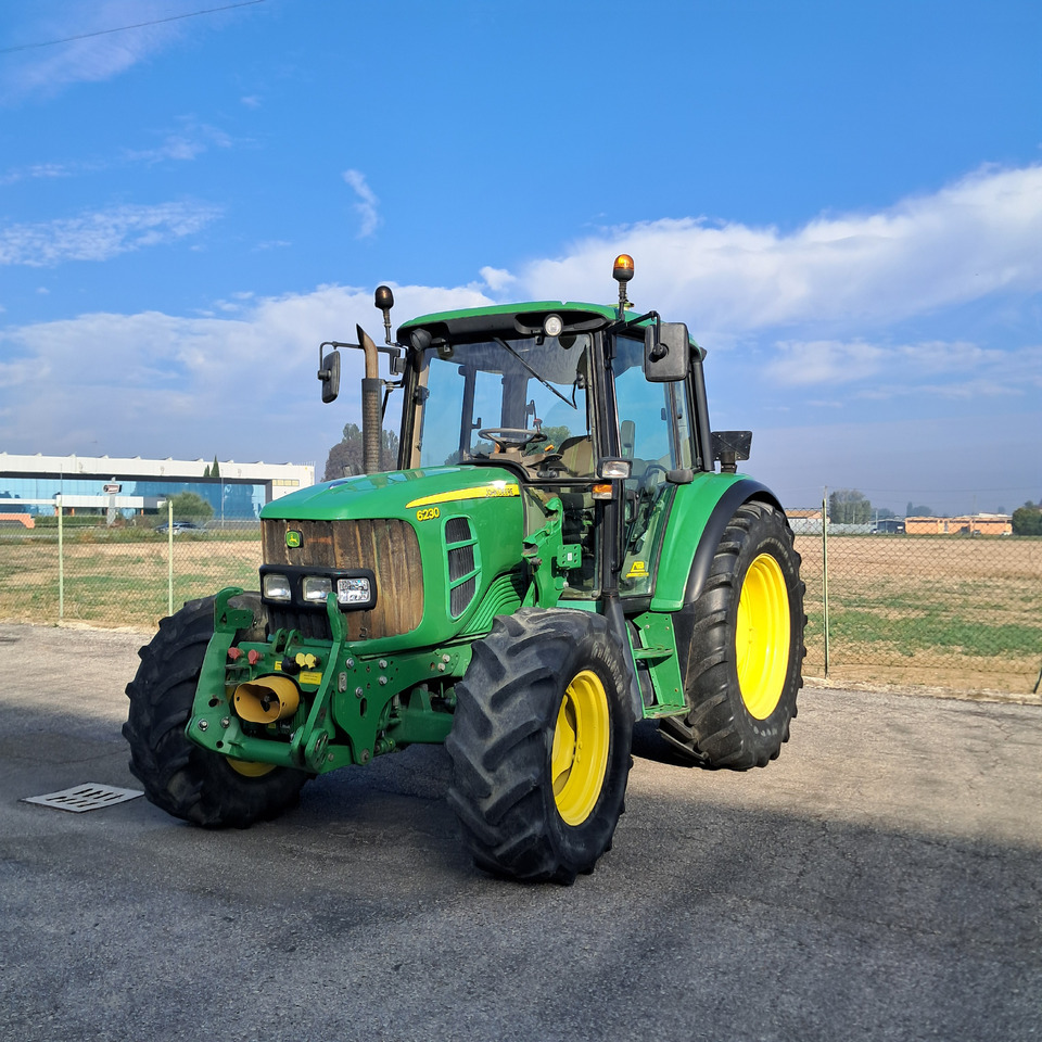 JOHN DEERE 6230 - Traktori: kuva JOHN DEERE 6230 - Traktori JOHN DEERE 6230 - Traktori: kuva JOHN DEERE 6230 - Traktori
