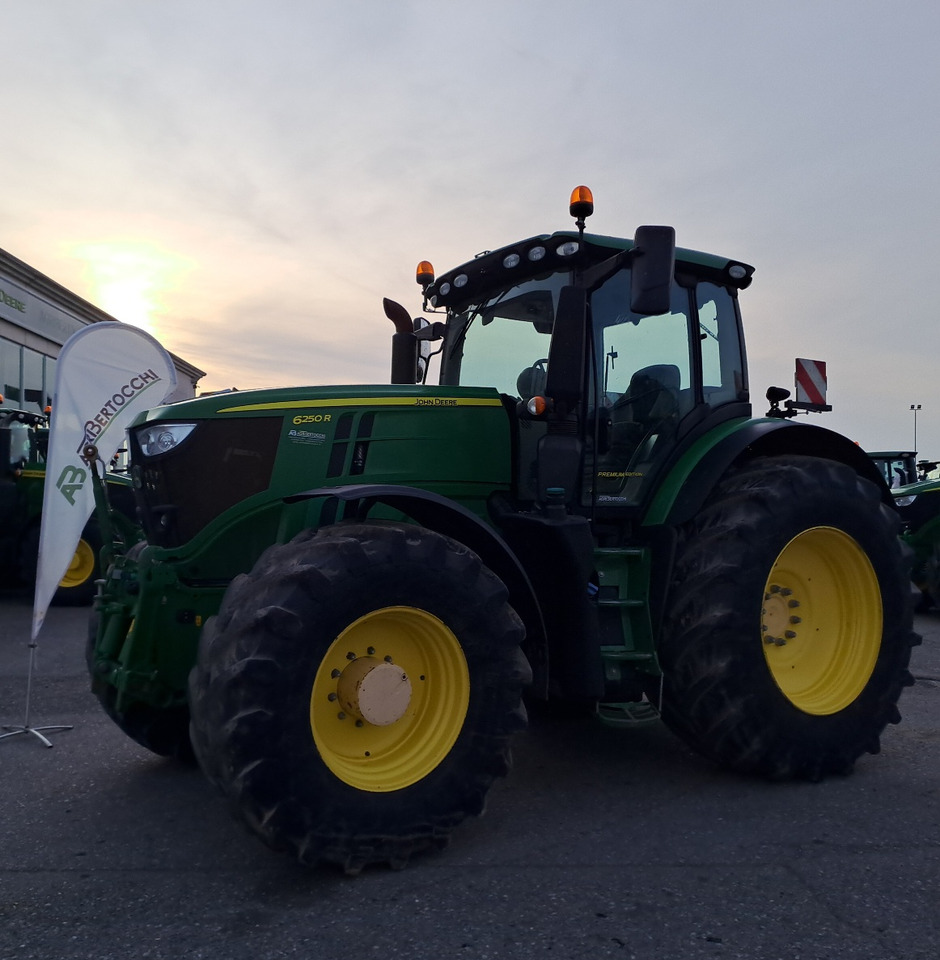 JOHN DEERE 6250R PREMIUM EDITION - Traktori: kuva JOHN DEERE 6250R PREMIUM EDITION - Traktori JOHN DEERE 6250R PREMIUM EDITION - Traktori: kuva JOHN DEERE 6250R PREMIUM EDITION - Traktori