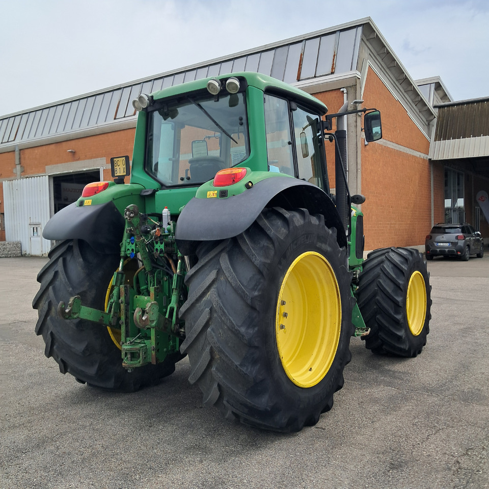 Traktori JOHN DEERE 6830 Premium: kuva Traktori JOHN DEERE 6830 Premium