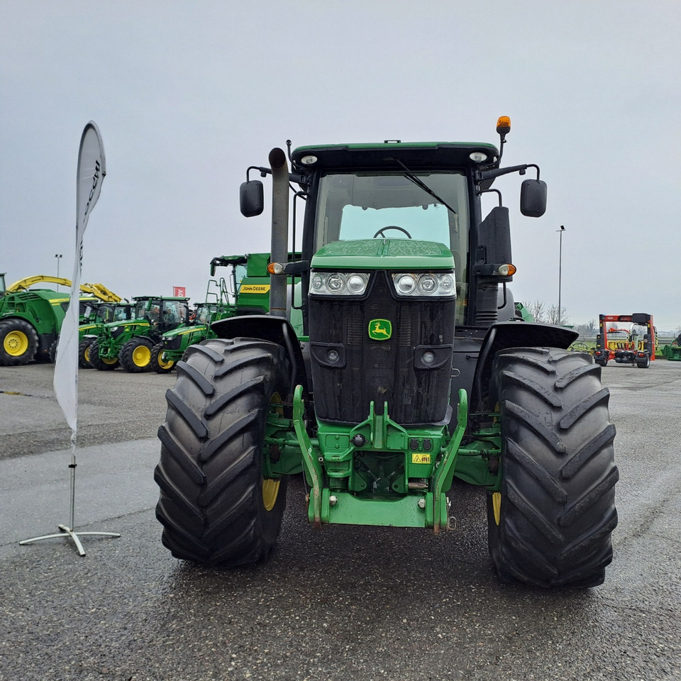 JOHN DEERE 7230R - Traktori: kuva JOHN DEERE 7230R - Traktori JOHN DEERE 7230R - Traktori: kuva JOHN DEERE 7230R - Traktori