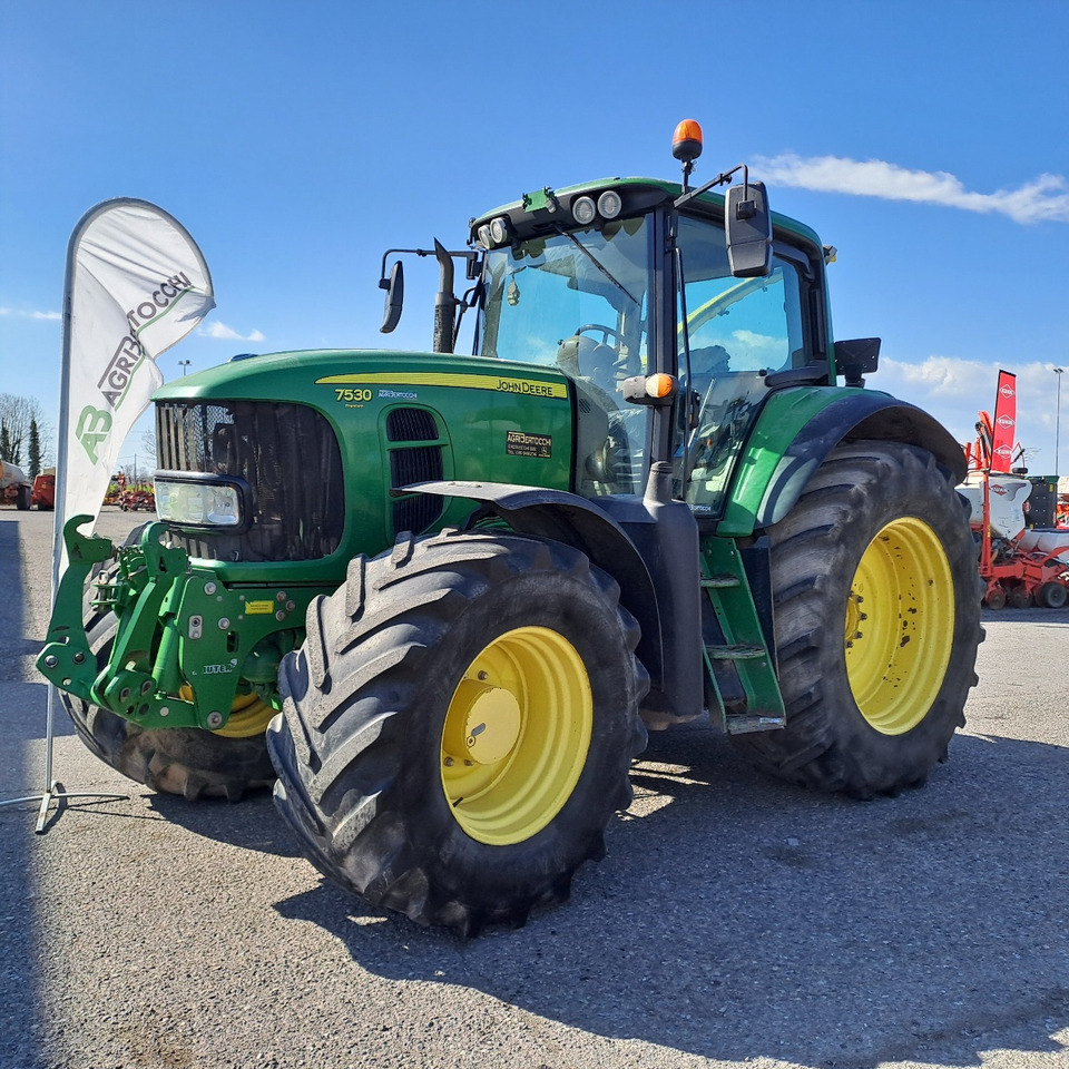 JOHN DEERE 7530 PREMIUM - Traktori: kuva JOHN DEERE 7530 PREMIUM - Traktori JOHN DEERE 7530 PREMIUM - Traktori: kuva JOHN DEERE 7530 PREMIUM - Traktori