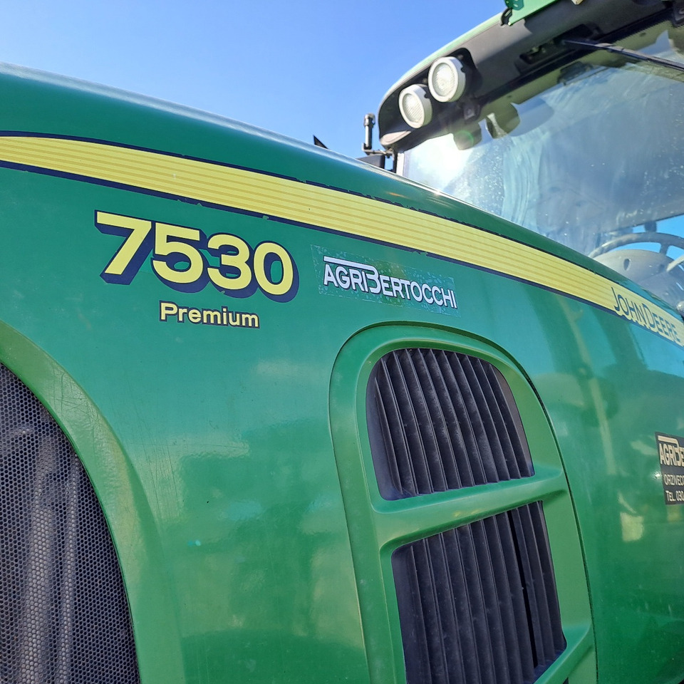 JOHN DEERE 7530 PREMIUM - Traktori: kuva JOHN DEERE 7530 PREMIUM - Traktori JOHN DEERE 7530 PREMIUM - Traktori: kuva JOHN DEERE 7530 PREMIUM - Traktori