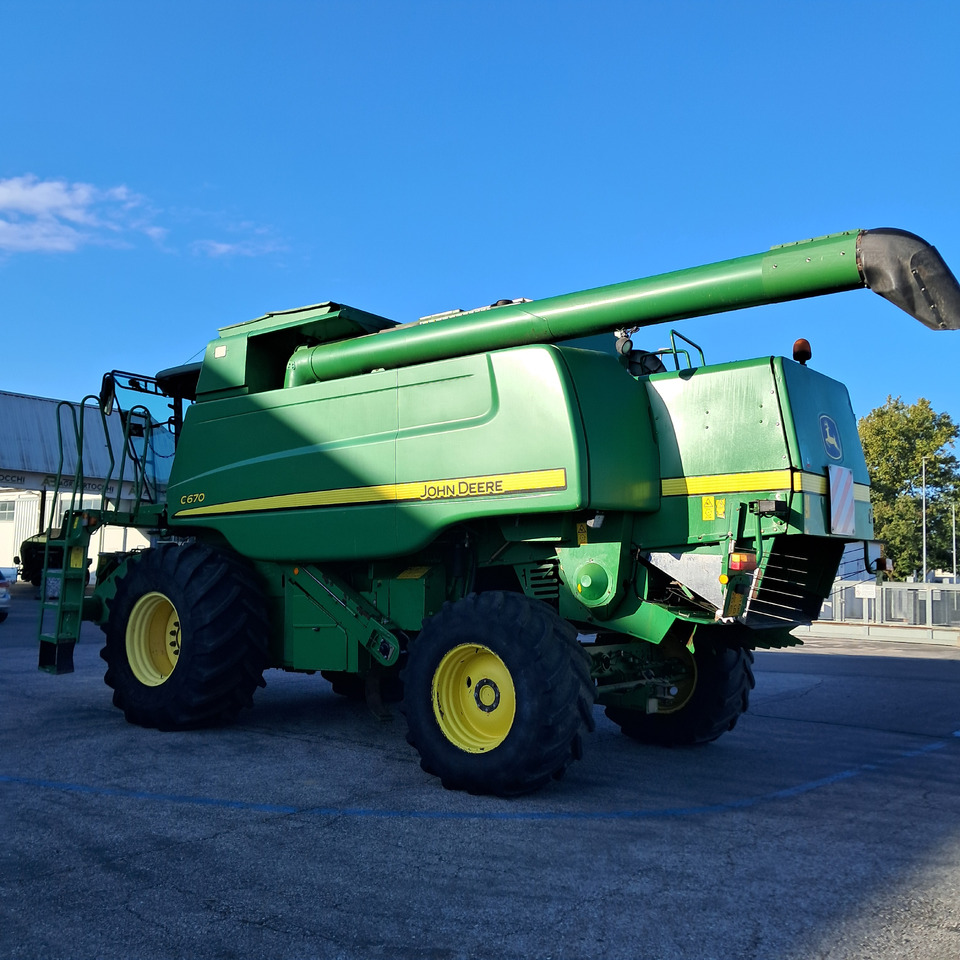 JOHN DEERE C670 - Leikkuupuimuri: kuva JOHN DEERE C670 - Leikkuupuimuri JOHN DEERE C670 - Leikkuupuimuri: kuva JOHN DEERE C670 - Leikkuupuimuri