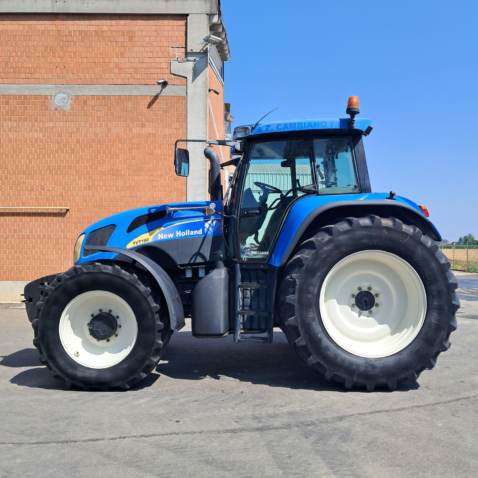NEW HOLLAND TVT195 - Traktori: kuva NEW HOLLAND TVT195 - Traktori NEW HOLLAND TVT195 - Traktori: kuva NEW HOLLAND TVT195 - Traktori