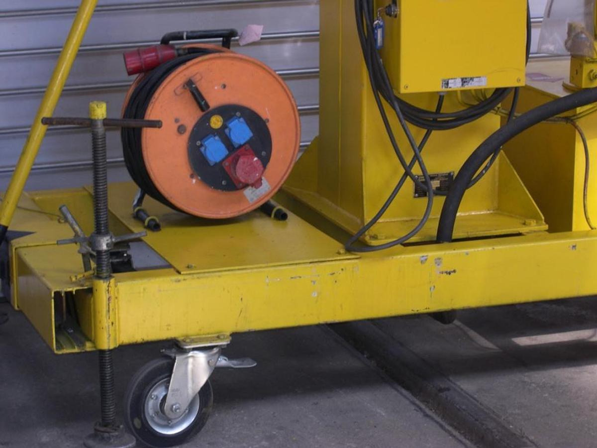 Hub-Arbeitsbühne KULI - Pystymastonostin: kuva Hub-Arbeitsbühne KULI - Pystymastonostin Hub-Arbeitsbühne KULI - Pystymastonostin: kuva Hub-Arbeitsbühne KULI - Pystymastonostin