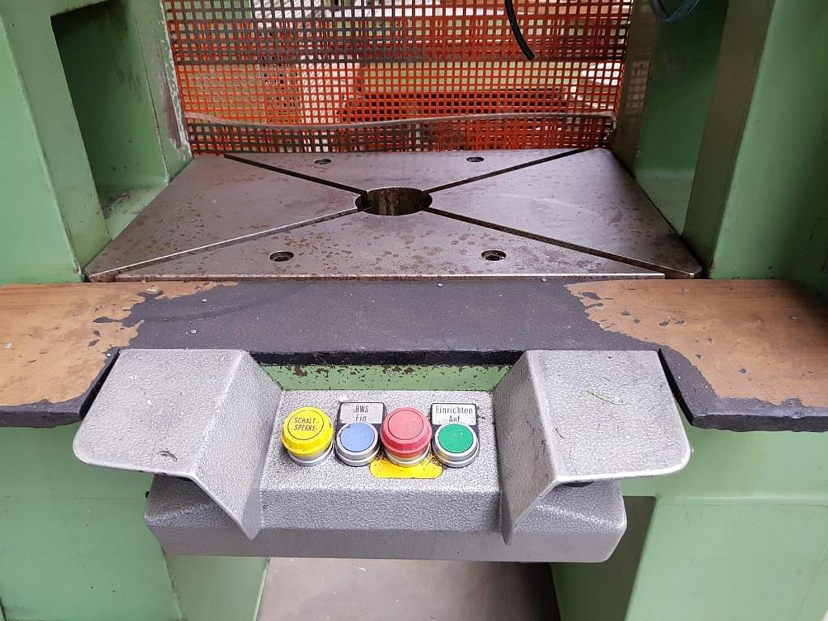 Hydr. Schnelläuferpresse DUNKES - Metallintyöstökone: kuva Hydr. Schnelläuferpresse DUNKES - Metallintyöstökone Hydr. Schnelläuferpresse DUNKES - Metallintyöstökone: kuva Hydr. Schnelläuferpresse DUNKES - Metallintyöstökone