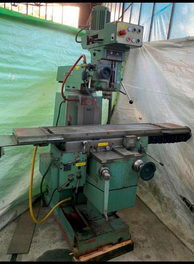 Mehrzweckfräsmaschine TOS - Jyrsinkone: kuva Mehrzweckfräsmaschine TOS - Jyrsinkone Mehrzweckfräsmaschine TOS - Jyrsinkone: kuva Mehrzweckfräsmaschine TOS - Jyrsinkone