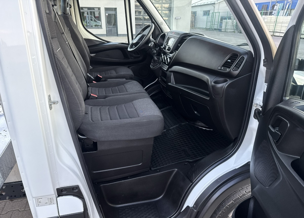 Kuljetin kuorma-auto Iveco Daily 3.0 160KM Rok 2022 55 tys km przebiegu AUTOLAWETA Najazd laweta: kuva Kuljetin kuorma-auto Iveco Daily 3.0 160KM Rok 2022 55 tys km przebiegu AUTOLAWETA Najazd laweta
