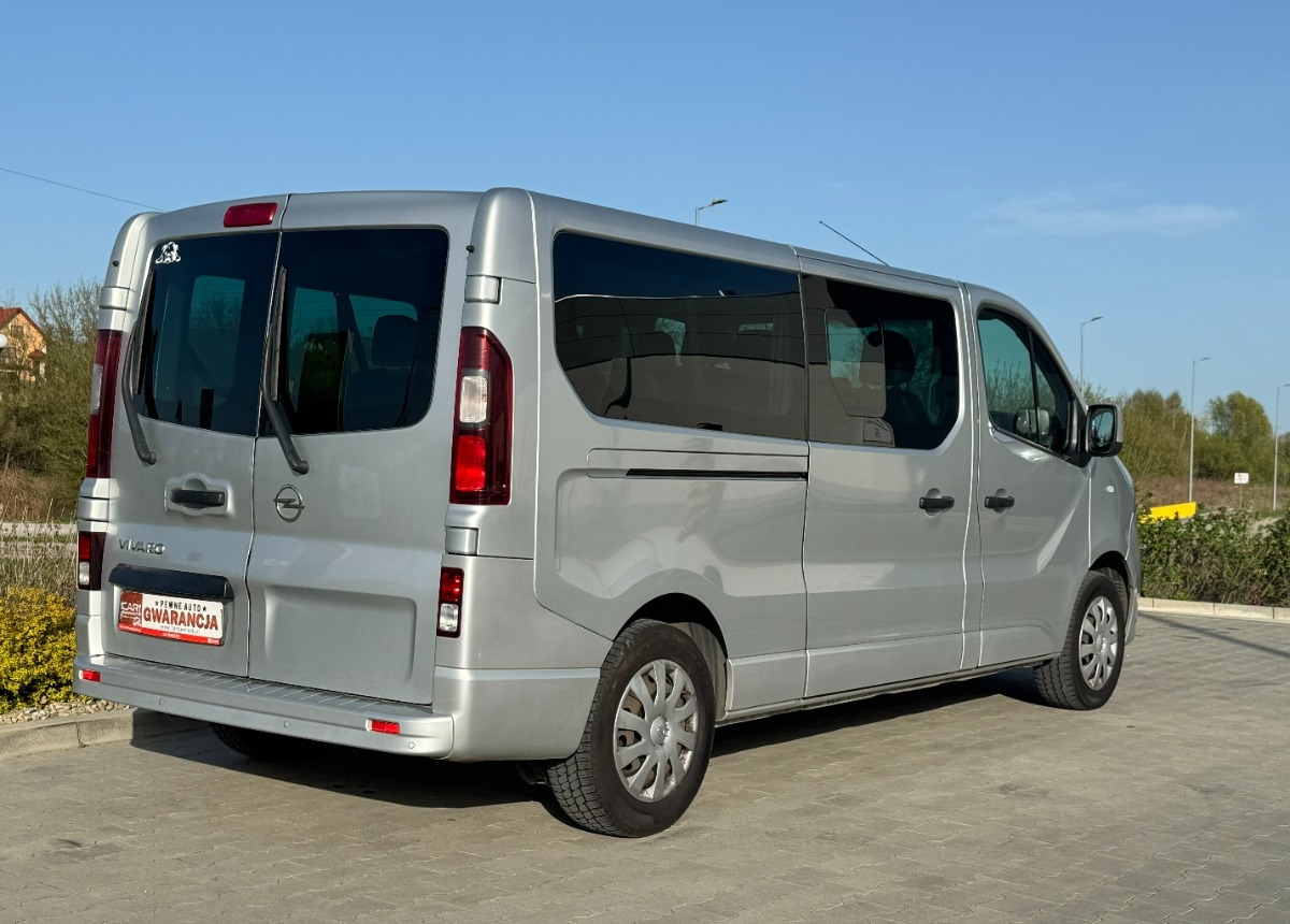 Opel Vivaro 2019 rok 9 osobowy nawiewy tylne Bezwypadkowy Niski przebieg FV23 - Minibussi, Pikkubussi: kuva Opel Vivaro 2019 rok 9 osobowy nawiewy tylne Bezwypadkowy Niski przebieg FV23 - Minibussi, Pikkubussi Opel Vivaro 2019 rok 9 osobowy nawiewy tylne Bezwypadkowy Niski przebieg FV23 - Minibussi, Pikkubussi: kuva Opel Vivaro 2019 rok 9 osobowy nawiewy tylne Bezwypadkowy Niski przebieg FV23 - Minibussi, Pikkubussi