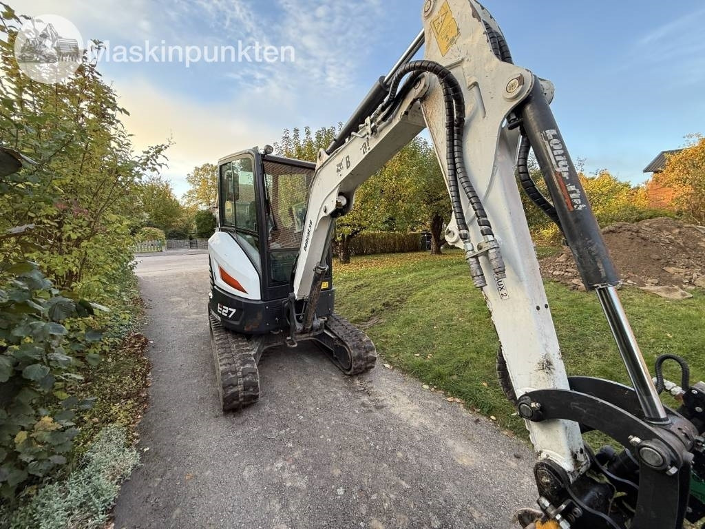 Bobcat E 27 + Släp  - Minikuormaaja: kuva Bobcat E 27 + Släp  - Minikuormaaja Bobcat E 27 + Släp  - Minikuormaaja: kuva Bobcat E 27 + Släp  - Minikuormaaja