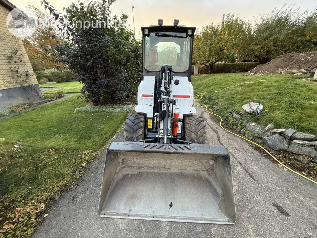 Bobcat L 28 Hjullastare + Släp - Pyöräkuormaaja: kuva Bobcat L 28 Hjullastare + Släp - Pyöräkuormaaja Bobcat L 28 Hjullastare + Släp - Pyöräkuormaaja: kuva Bobcat L 28 Hjullastare + Släp - Pyöräkuormaaja