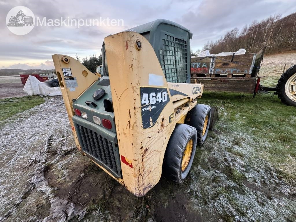 Gehl 4640 Turbo med grävaggregat - Liukuohjattu kuormaaja: kuva Gehl 4640 Turbo med grävaggregat - Liukuohjattu kuormaaja Gehl 4640 Turbo med grävaggregat - Liukuohjattu kuormaaja: kuva Gehl 4640 Turbo med grävaggregat - Liukuohjattu kuormaaja