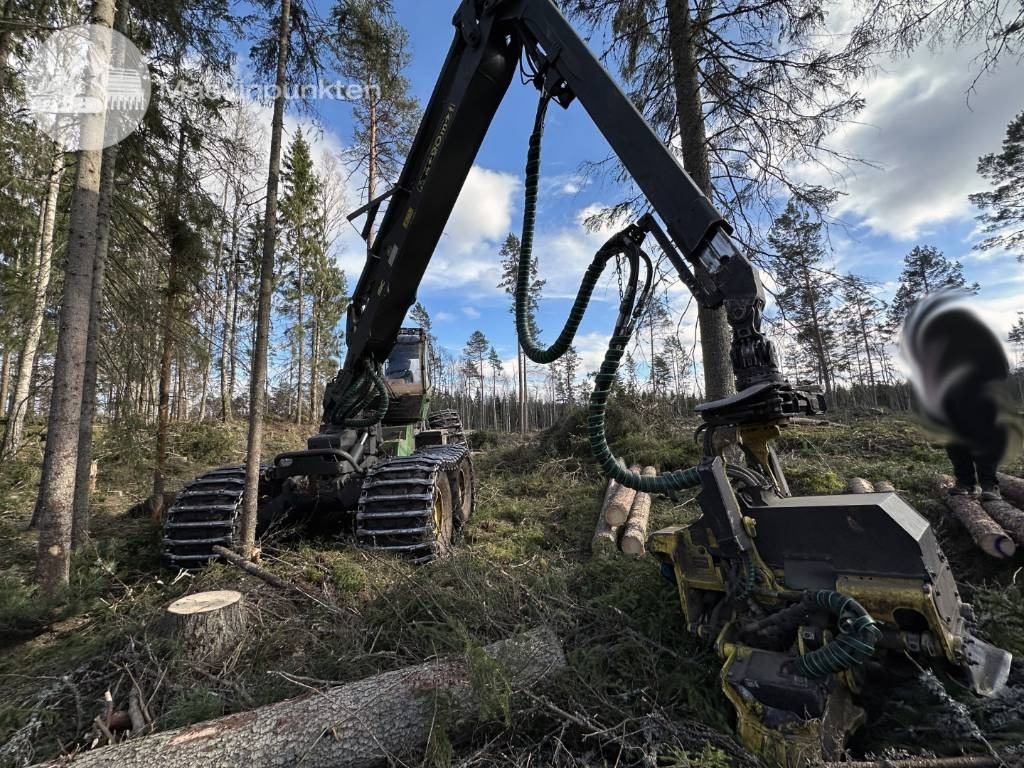 John Deere 1470 G - Harvesteri: kuva John Deere 1470 G - Harvesteri John Deere 1470 G - Harvesteri: kuva John Deere 1470 G - Harvesteri