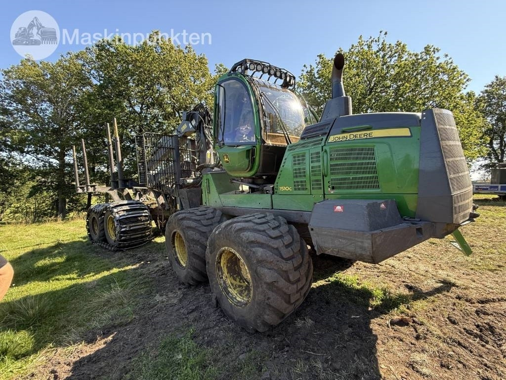 John Deere 1510 G - Kuormatraktori: kuva John Deere 1510 G - Kuormatraktori John Deere 1510 G - Kuormatraktori: kuva John Deere 1510 G - Kuormatraktori