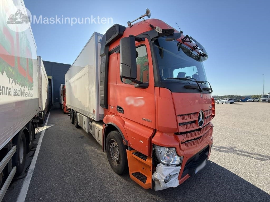 Mercedes-Benz Actros 2551 - Refrigeraattori kuorma-auto: kuva Mercedes-Benz Actros 2551 - Refrigeraattori kuorma-auto Mercedes-Benz Actros 2551 - Refrigeraattori kuorma-auto: kuva Mercedes-Benz Actros 2551 - Refrigeraattori kuorma-auto