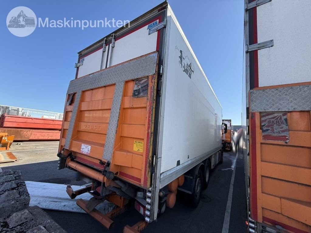 Mercedes-Benz Actros 2551 - Refrigeraattori kuorma-auto: kuva Mercedes-Benz Actros 2551 - Refrigeraattori kuorma-auto Mercedes-Benz Actros 2551 - Refrigeraattori kuorma-auto: kuva Mercedes-Benz Actros 2551 - Refrigeraattori kuorma-auto