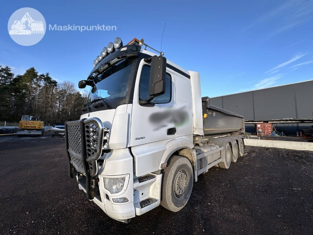 Mercedes-Benz Arocs 3251 - Koukkulava kuorma-auto: kuva Mercedes-Benz Arocs 3251 - Koukkulava kuorma-auto Mercedes-Benz Arocs 3251 - Koukkulava kuorma-auto: kuva Mercedes-Benz Arocs 3251 - Koukkulava kuorma-auto
