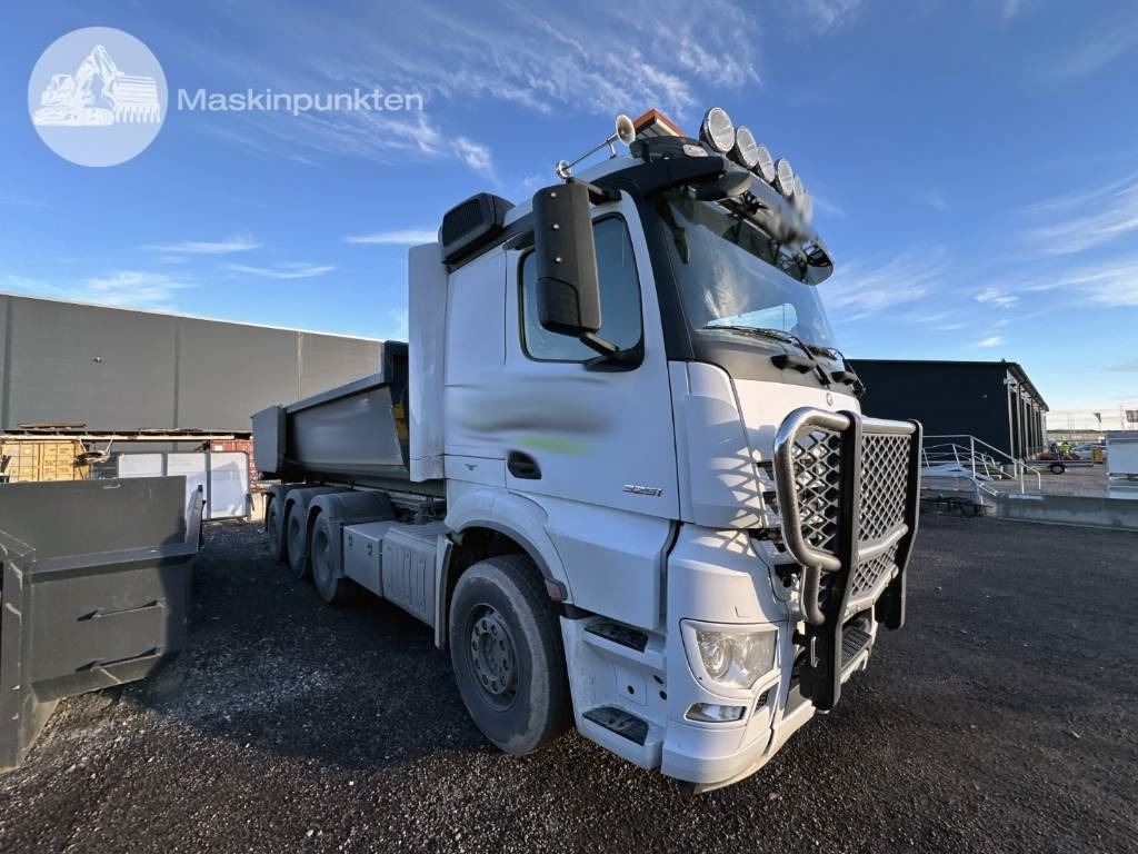 Mercedes-Benz Arocs 3251 - Koukkulava kuorma-auto: kuva Mercedes-Benz Arocs 3251 - Koukkulava kuorma-auto Mercedes-Benz Arocs 3251 - Koukkulava kuorma-auto: kuva Mercedes-Benz Arocs 3251 - Koukkulava kuorma-auto