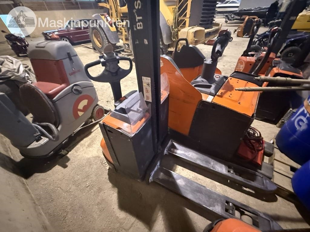 Toyota BT SWE 80 L - Sähkötrukki: kuva Toyota BT SWE 80 L - Sähkötrukki Toyota BT SWE 80 L - Sähkötrukki: kuva Toyota BT SWE 80 L - Sähkötrukki