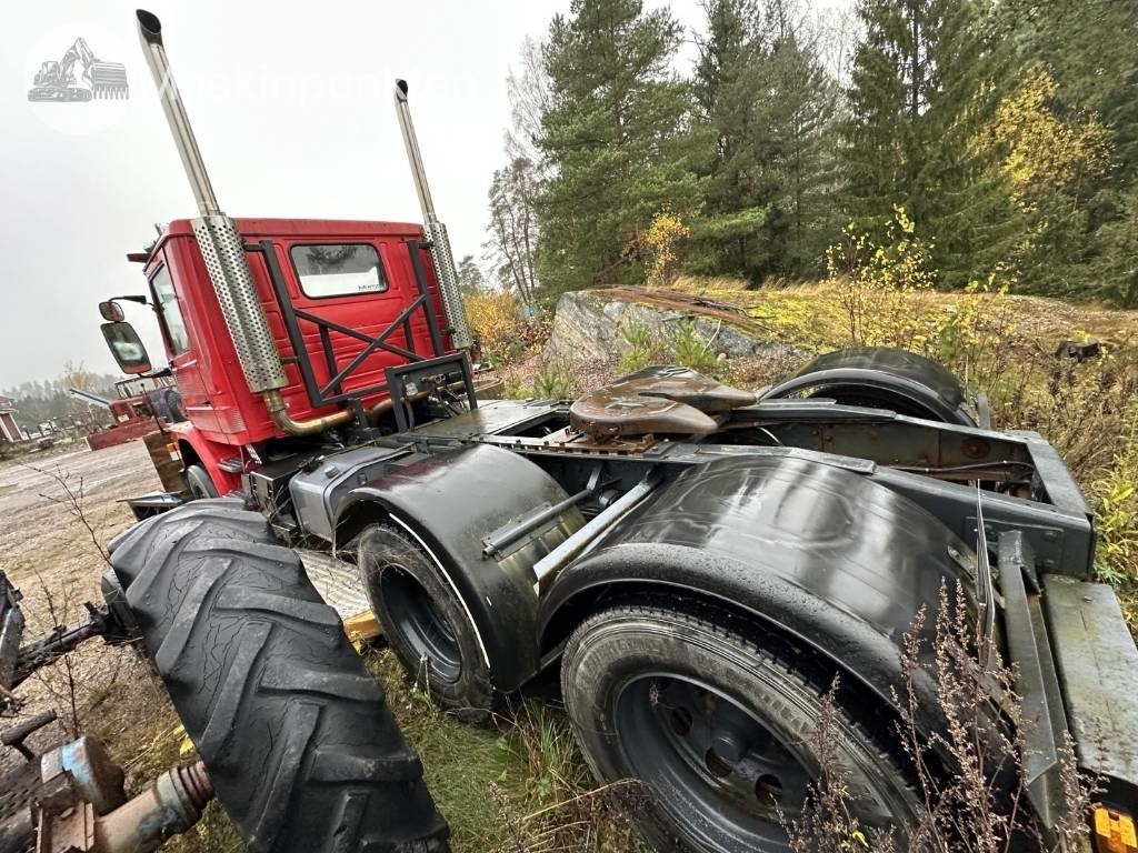 Scania T 143 H - Vetopöytäauto: kuva Scania T 143 H - Vetopöytäauto Scania T 143 H - Vetopöytäauto: kuva Scania T 143 H - Vetopöytäauto