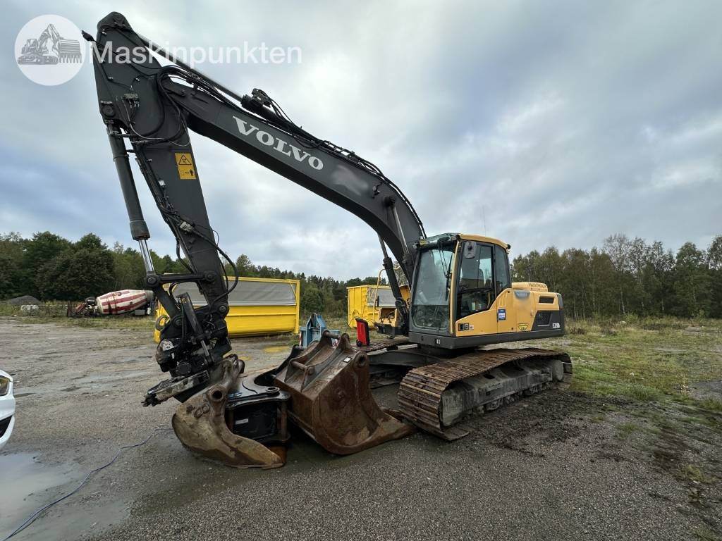 Volvo EC 220 DL - Telakaivukone: kuva Volvo EC 220 DL - Telakaivukone Volvo EC 220 DL - Telakaivukone: kuva Volvo EC 220 DL - Telakaivukone