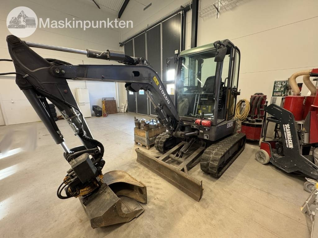 Volvo ECR 25 D - Minikuormaaja: kuva Volvo ECR 25 D - Minikuormaaja Volvo ECR 25 D - Minikuormaaja: kuva Volvo ECR 25 D - Minikuormaaja