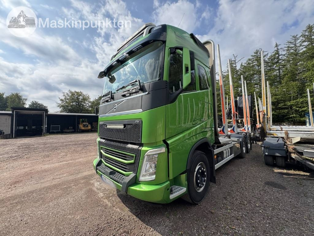 Volvo FH 16 550 - Puuauto: kuva Volvo FH 16 550 - Puuauto Volvo FH 16 550 - Puuauto: kuva Volvo FH 16 550 - Puuauto