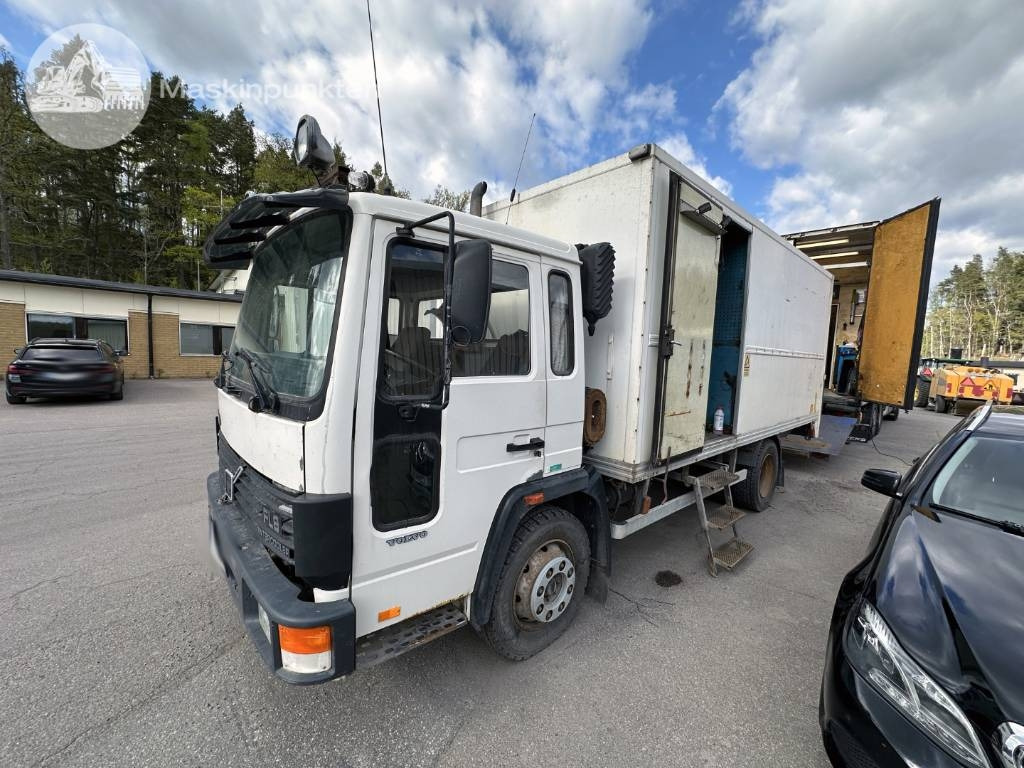 Volvo FL 610 Verkstadsinredd - Umpikori kuorma-auto: kuva Volvo FL 610 Verkstadsinredd - Umpikori kuorma-auto Volvo FL 610 Verkstadsinredd - Umpikori kuorma-auto: kuva Volvo FL 610 Verkstadsinredd - Umpikori kuorma-auto