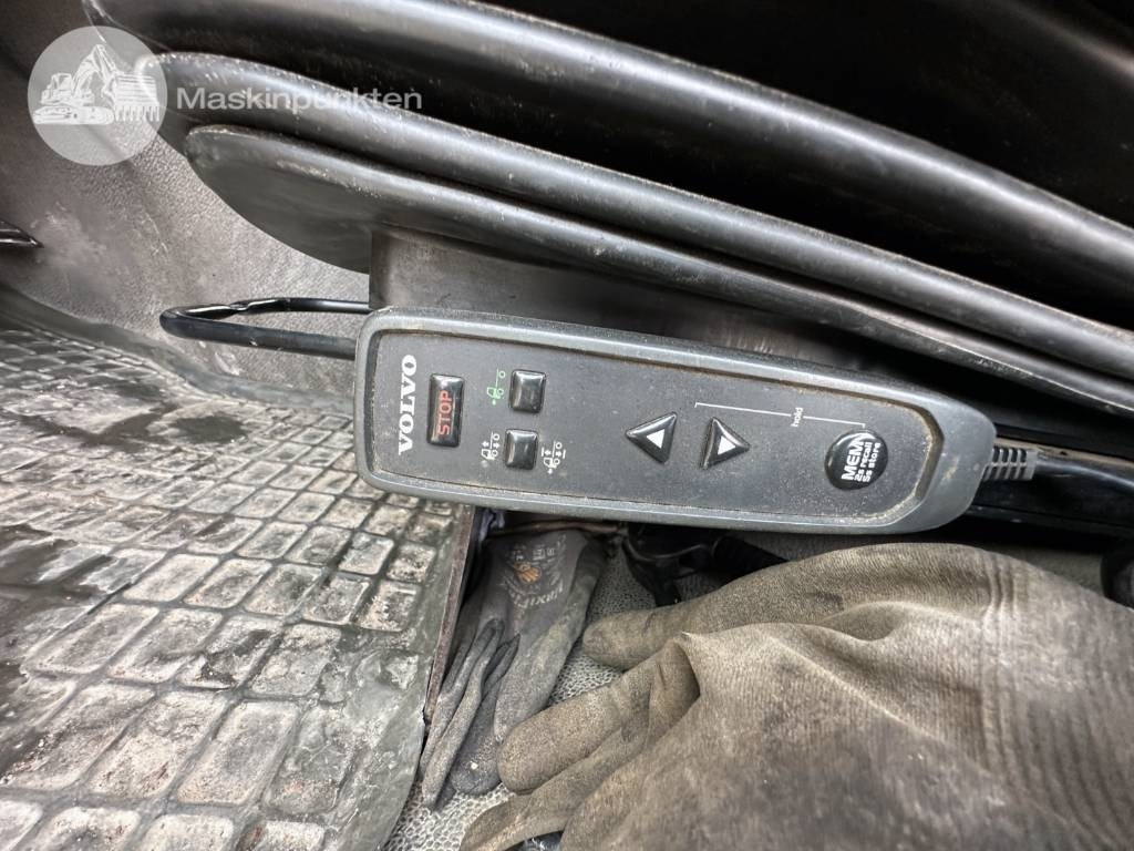Koukkulava kuorma-auto Volvo FM 380: kuva Koukkulava kuorma-auto Volvo FM 380