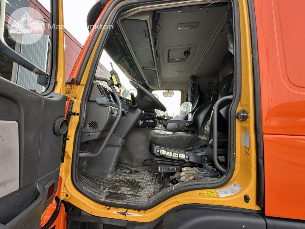 Koukkulava kuorma-auto Volvo FM 380: kuva Koukkulava kuorma-auto Volvo FM 380