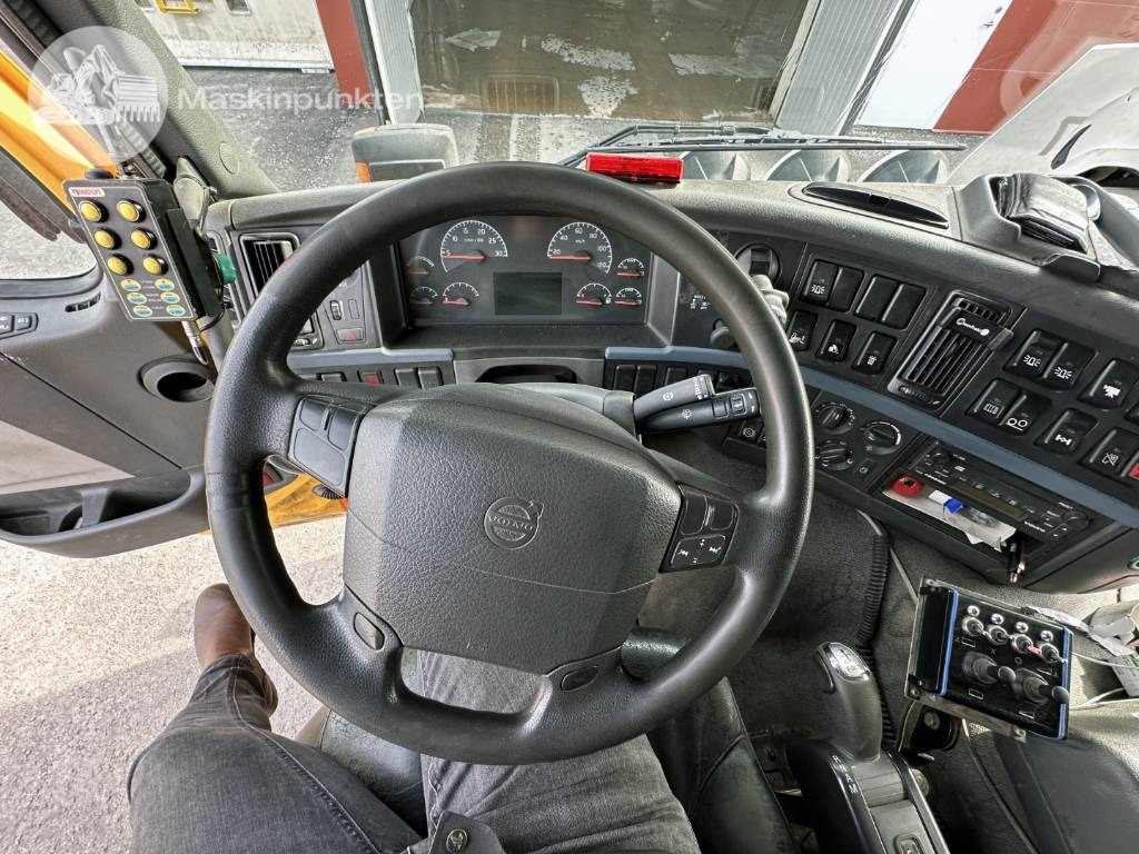 Koukkulava kuorma-auto Volvo FM 380: kuva Koukkulava kuorma-auto Volvo FM 380
