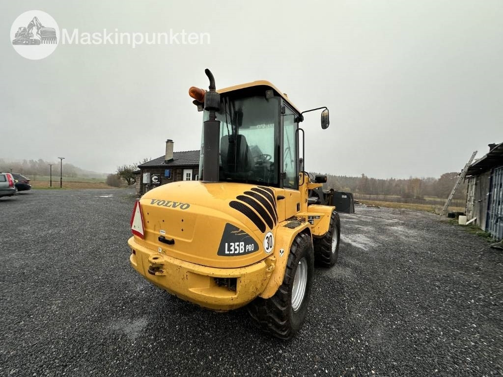 Volvo L 35 B - Pyöräkuormaaja: kuva Volvo L 35 B - Pyöräkuormaaja Volvo L 35 B - Pyöräkuormaaja: kuva Volvo L 35 B - Pyöräkuormaaja