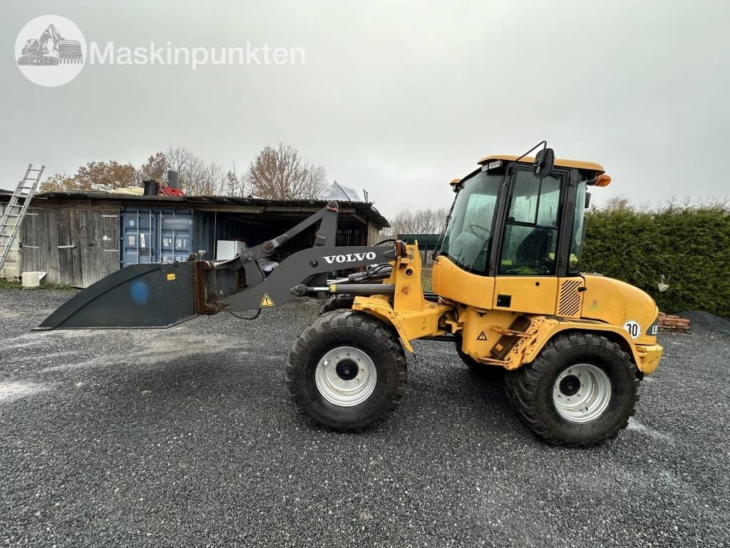 Volvo L 35 B - Pyöräkuormaaja: kuva Volvo L 35 B - Pyöräkuormaaja Volvo L 35 B - Pyöräkuormaaja: kuva Volvo L 35 B - Pyöräkuormaaja