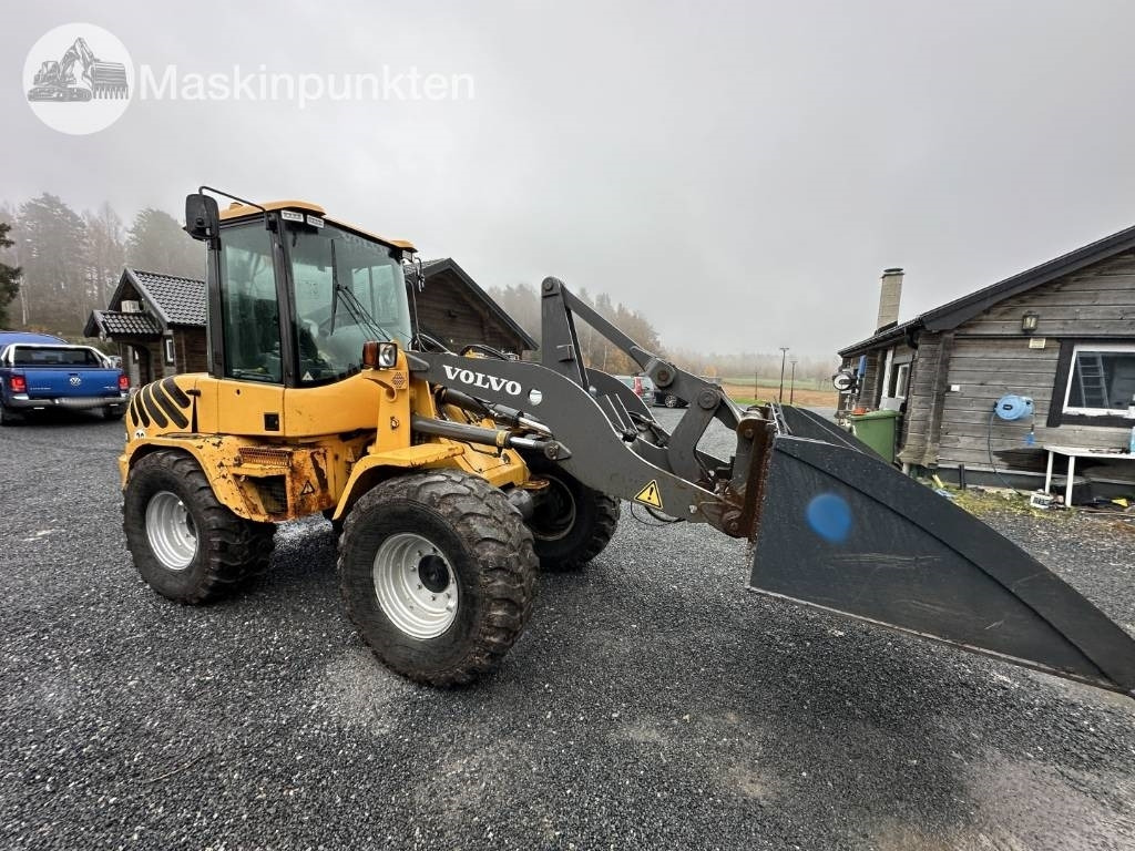 Volvo L 35 B - Pyöräkuormaaja: kuva Volvo L 35 B - Pyöräkuormaaja Volvo L 35 B - Pyöräkuormaaja: kuva Volvo L 35 B - Pyöräkuormaaja