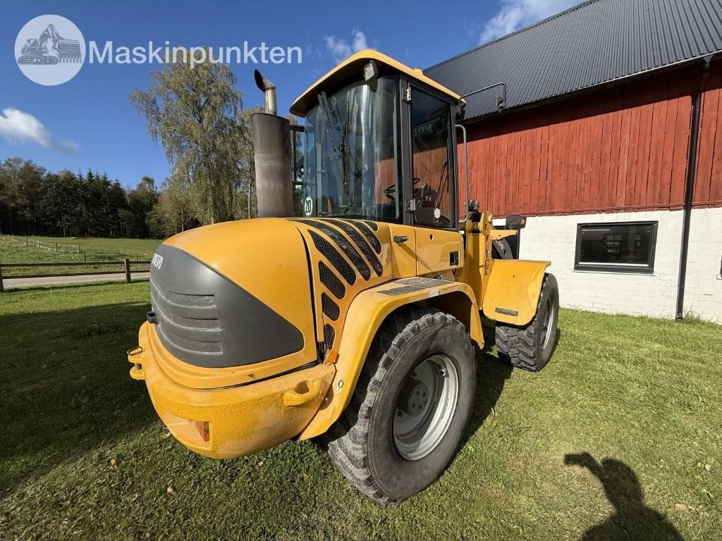 Volvo L 40 B - Pyöräkuormaaja: kuva Volvo L 40 B - Pyöräkuormaaja Volvo L 40 B - Pyöräkuormaaja: kuva Volvo L 40 B - Pyöräkuormaaja
