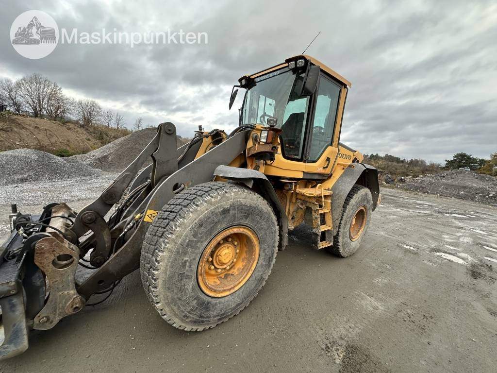 Volvo L 60 F - Pyöräkuormaaja: kuva Volvo L 60 F - Pyöräkuormaaja Volvo L 60 F - Pyöräkuormaaja: kuva Volvo L 60 F - Pyöräkuormaaja