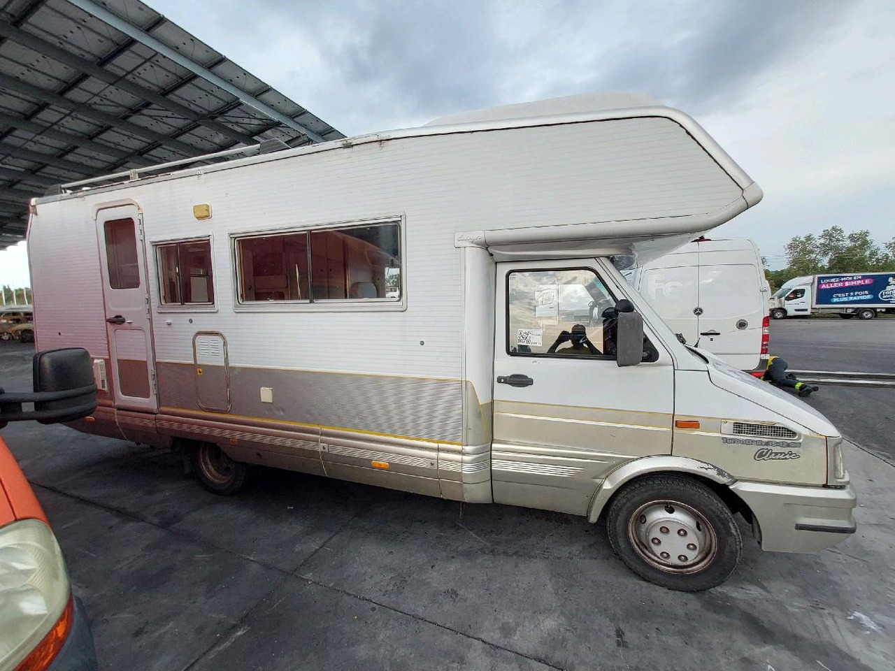 IVECO LAIKA 35.12 CAMPING 122 - Alkoviauto: kuva IVECO LAIKA 35.12 CAMPING 122 - Alkoviauto IVECO LAIKA 35.12 CAMPING 122 - Alkoviauto: kuva IVECO LAIKA 35.12 CAMPING 122 - Alkoviauto