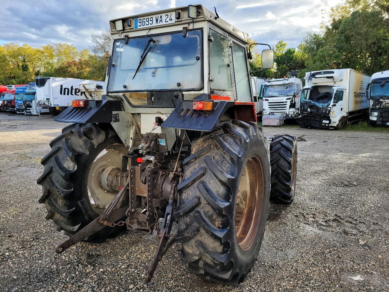 MASSEY FERGUSON 390T-4RM - Traktori: kuva MASSEY FERGUSON 390T-4RM - Traktori MASSEY FERGUSON 390T-4RM - Traktori: kuva MASSEY FERGUSON 390T-4RM - Traktori