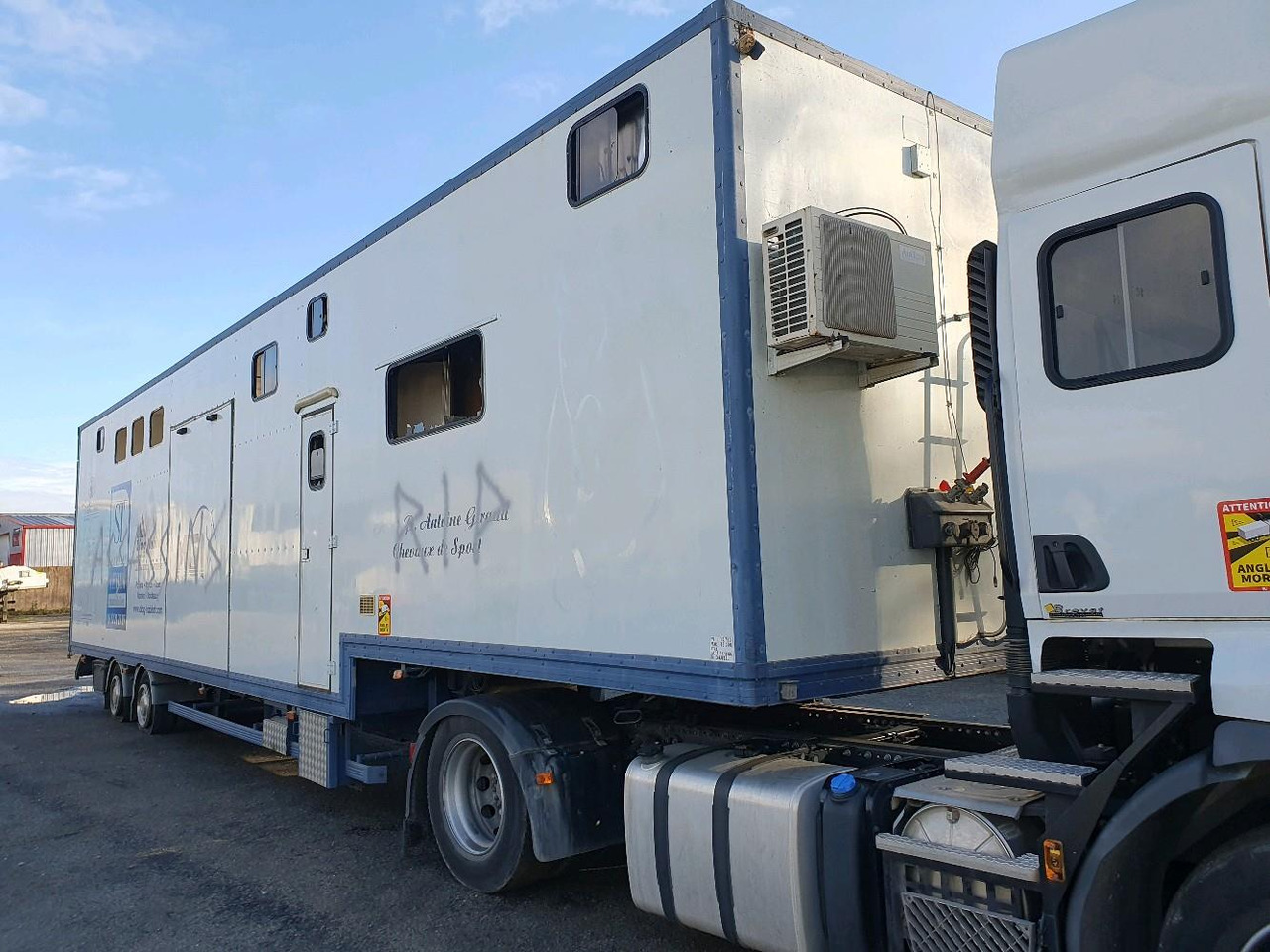 SAMRO SEMI REMORQUE HAB / VAN - Hevosen puoliperävaunu: kuva SAMRO SEMI REMORQUE HAB / VAN - Hevosen puoliperävaunu SAMRO SEMI REMORQUE HAB / VAN - Hevosen puoliperävaunu: kuva SAMRO SEMI REMORQUE HAB / VAN - Hevosen puoliperävaunu
