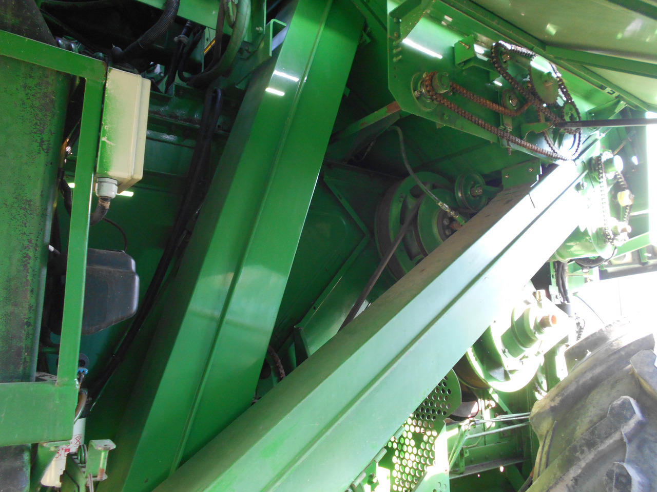 Leikkuupuimuri John Deere 1550: kuva Leikkuupuimuri John Deere 1550