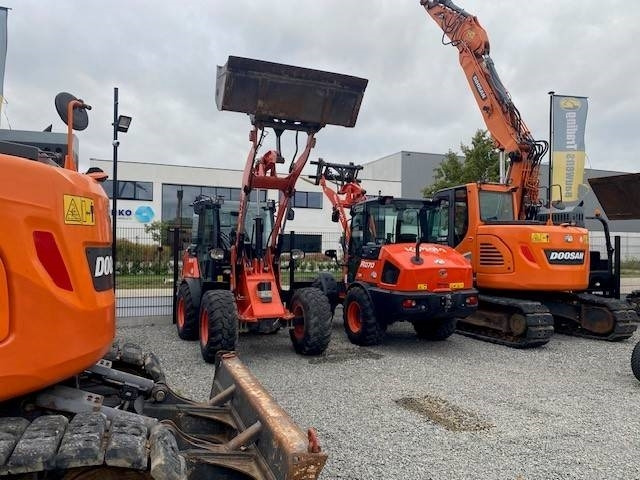 Kubota R 065 - Pyöräkuormaaja: kuva Kubota R 065 - Pyöräkuormaaja Kubota R 065 - Pyöräkuormaaja: kuva Kubota R 065 - Pyöräkuormaaja