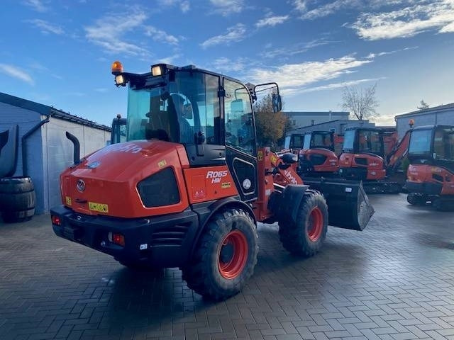 Kubota R 065 - Pyöräkuormaaja: kuva Kubota R 065 - Pyöräkuormaaja Kubota R 065 - Pyöräkuormaaja: kuva Kubota R 065 - Pyöräkuormaaja